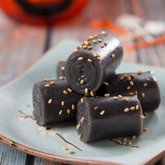 photo credit https://www.themissinglokness.com/2017/10/04/hong-kong-black-sesame-rolls/